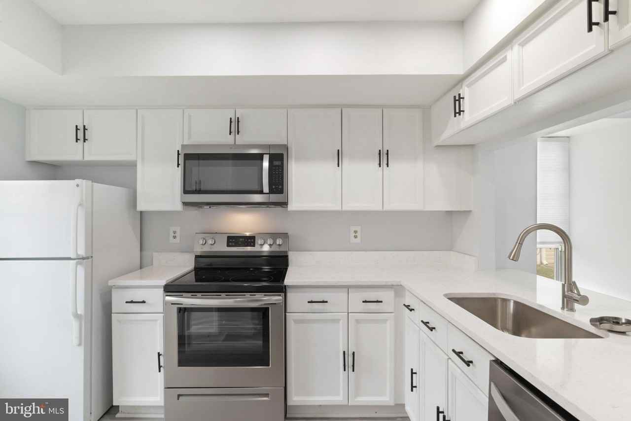 2403 S Walter Reed Dr - Photo 3 of 23