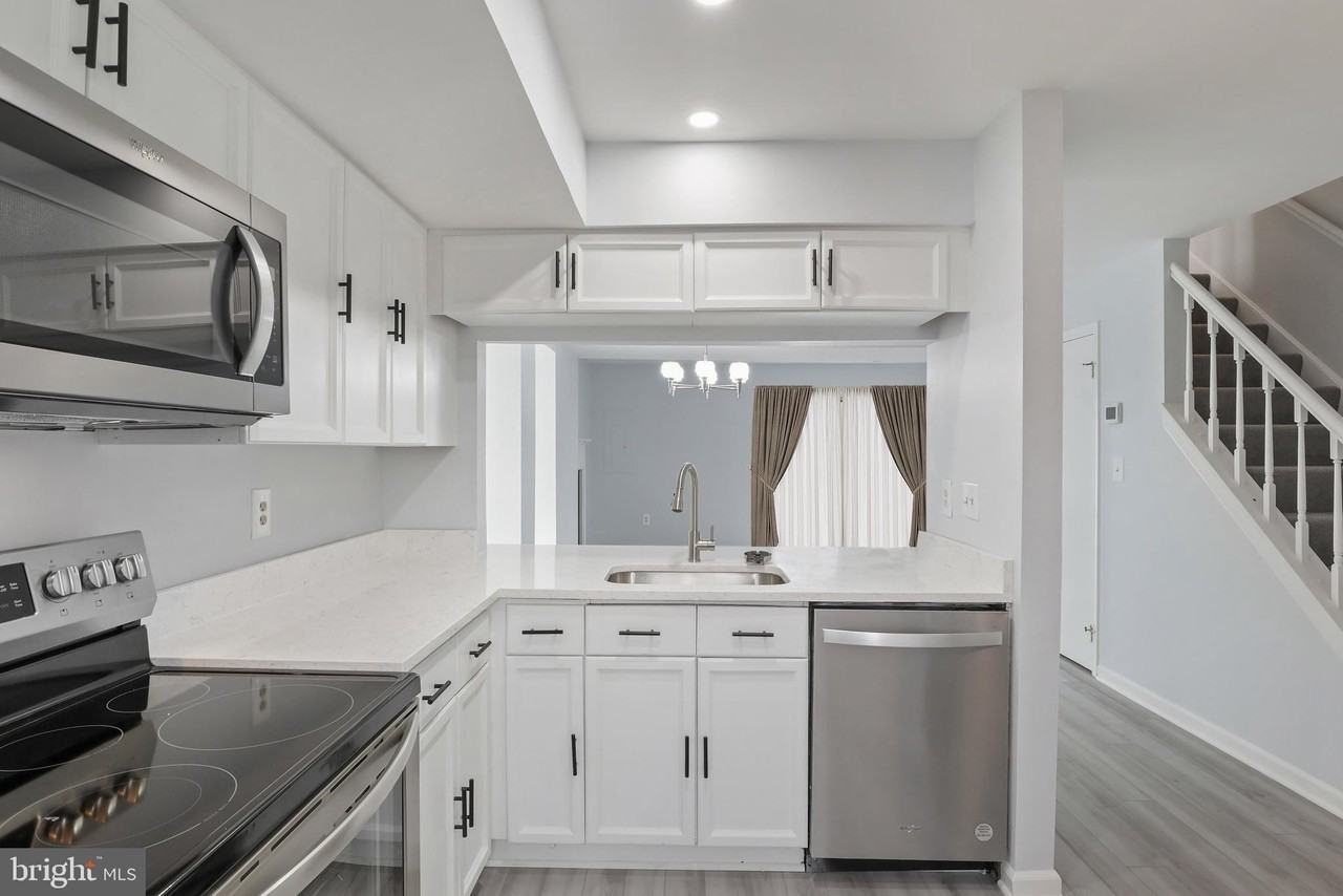 2403 S Walter Reed Dr - Photo 5 of 23