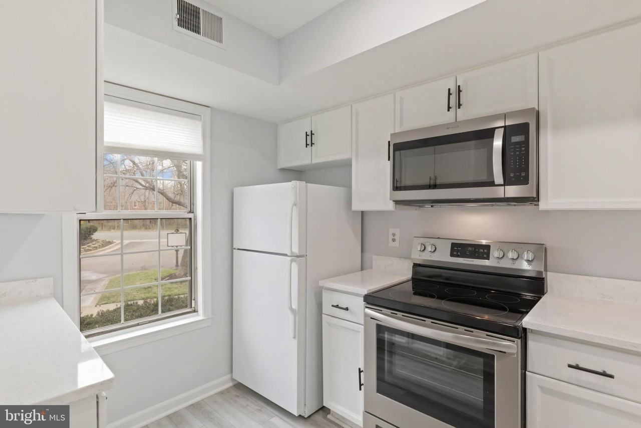 2403 S Walter Reed Dr - Photo 7 of 23