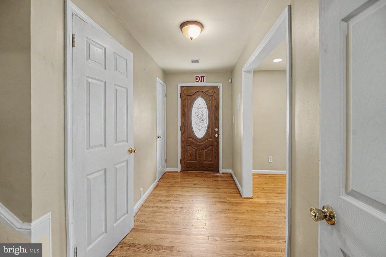 10708 Norman Ave - Photo 3 of 29