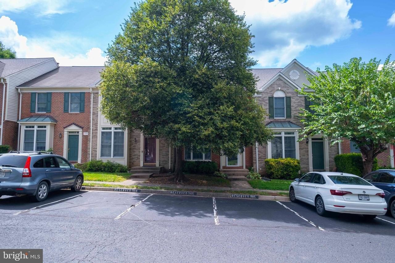 3940 Kathryn Jean Ct - Photo 2 of 46