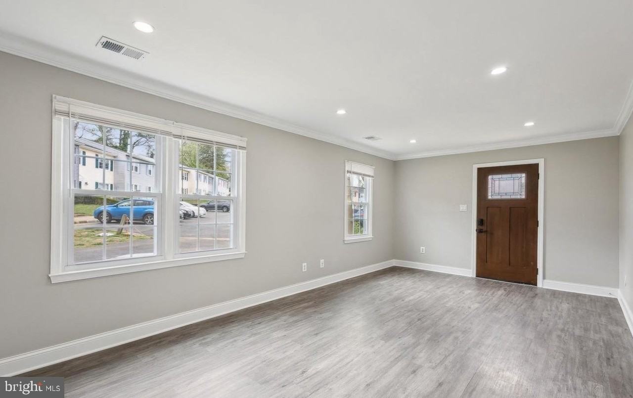 9490 Mooregate Ct - Photo 3 of 35