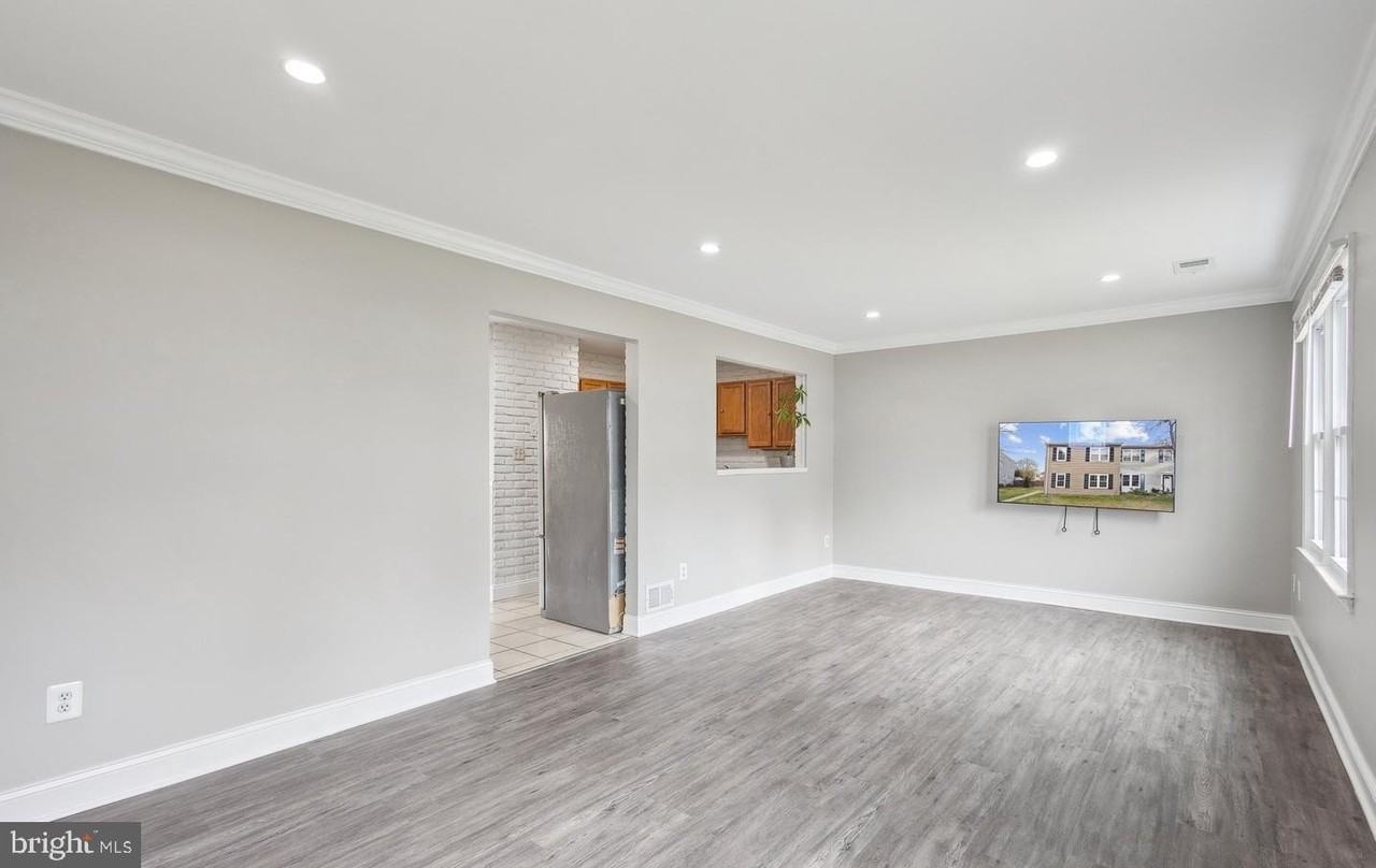 9490 Mooregate Ct - Photo 4 of 35