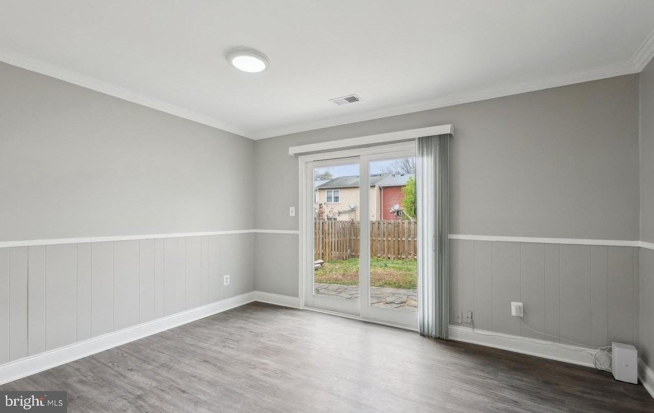 9490 Mooregate Ct - Photo 6 of 35