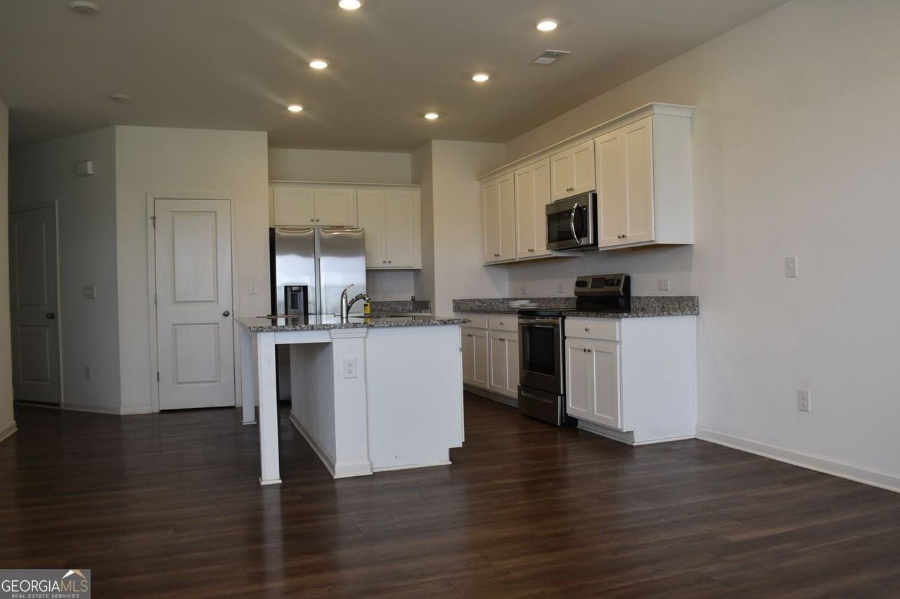 190 Mission Blvd - Photo 7 of 17