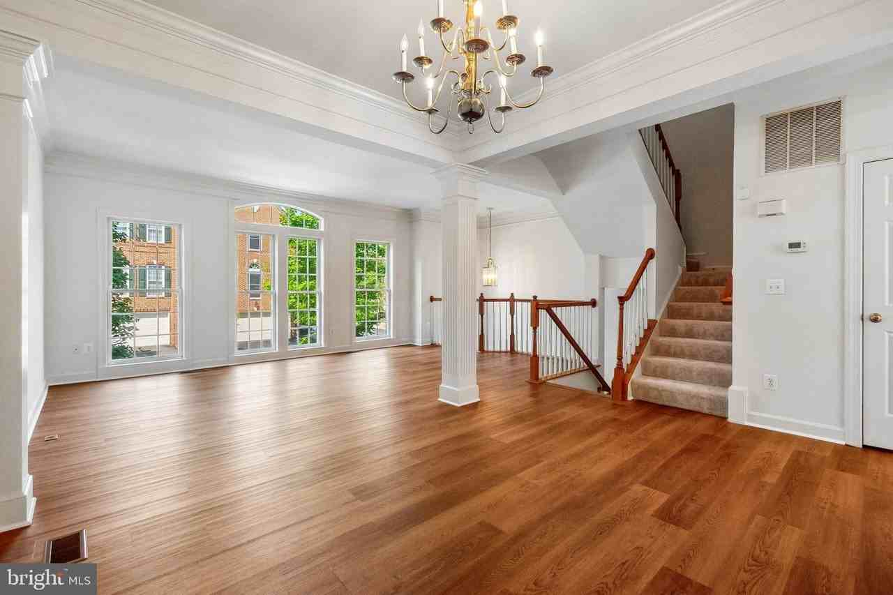 8082 Samuel Wallis St - Photo 4 of 18