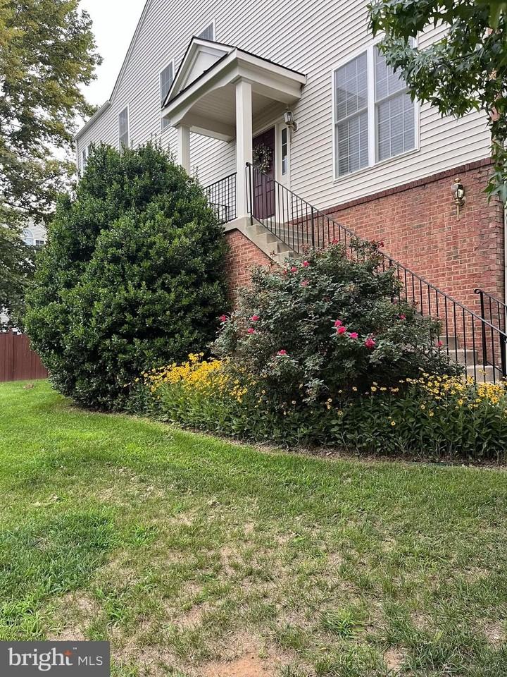 209 Misty Pond Ter - Photo 3 of 34