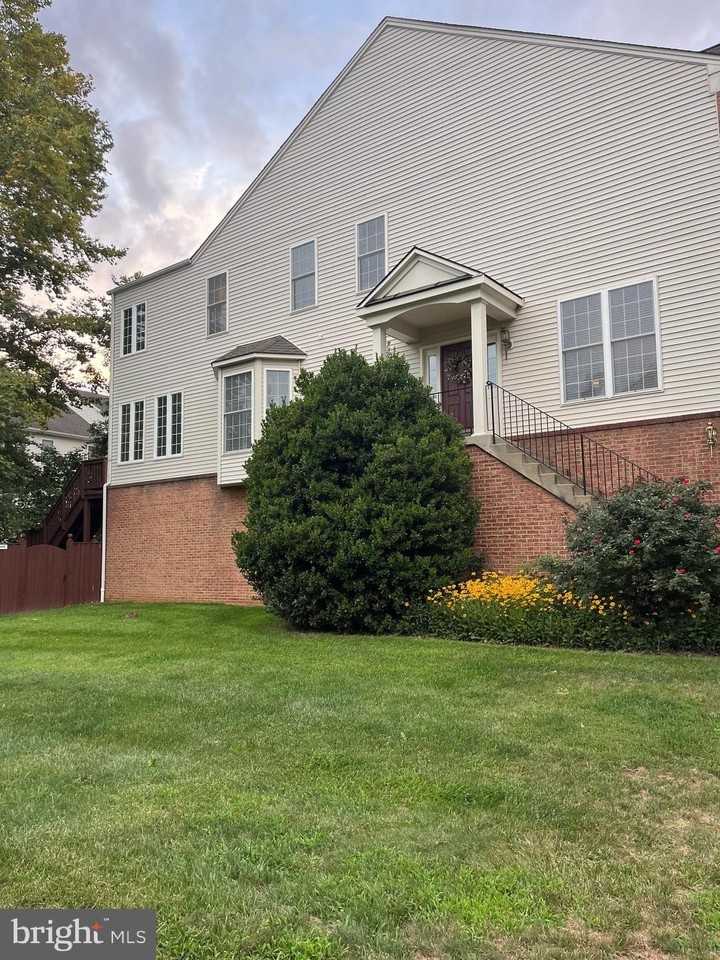 209 Misty Pond Ter - Photo 4 of 34