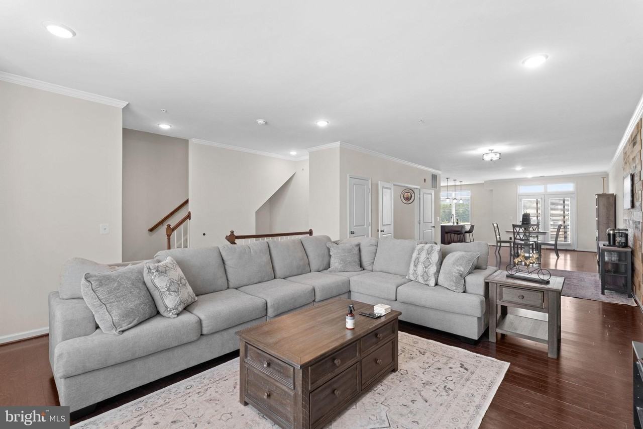 1518 Ribbon Limestone Ter Se - Photo 5 of 43