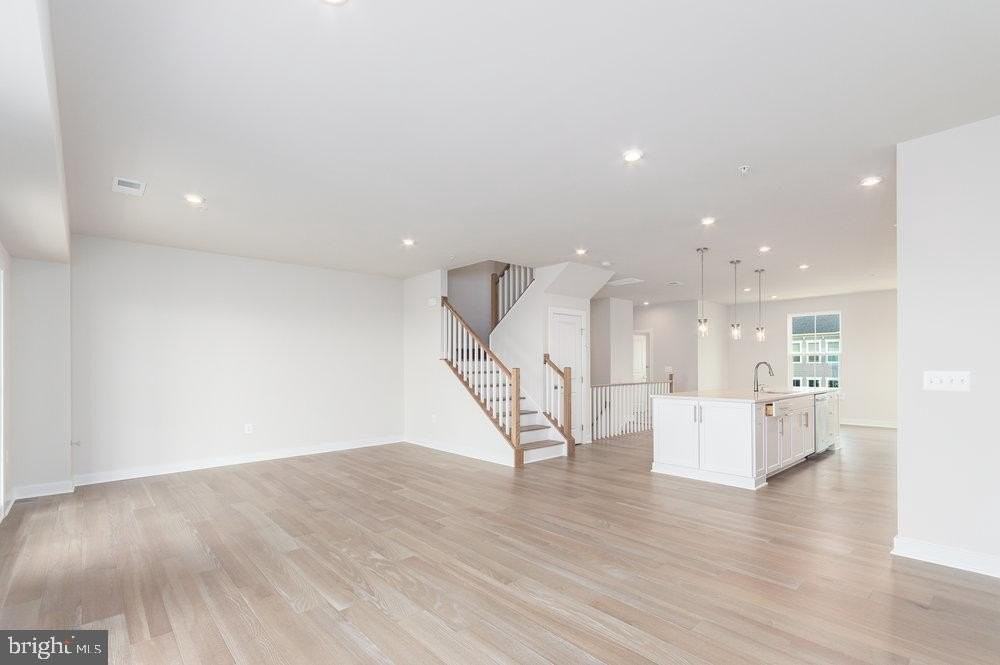 1687 Dunnington Pl - Photo 4 of 27