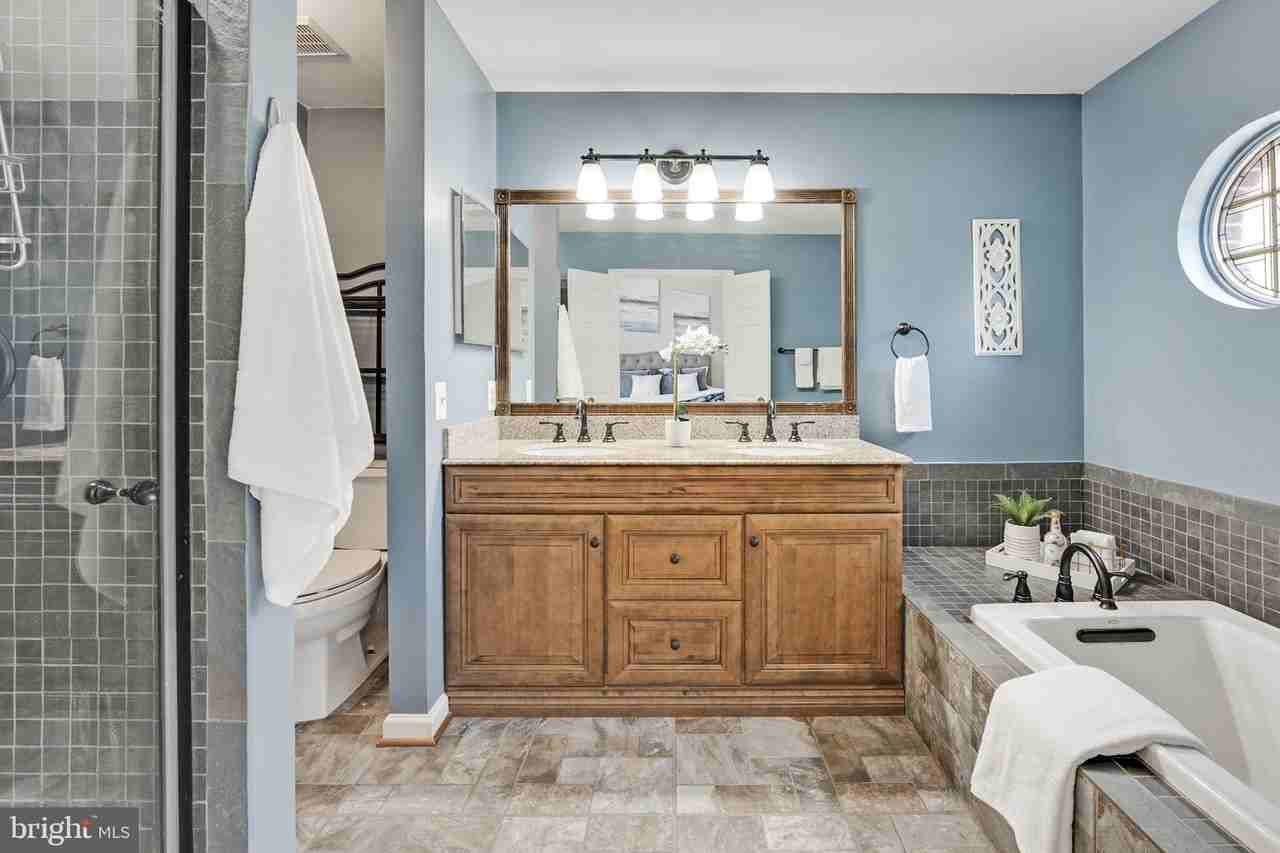 4888 Ebb Tide Ct - Photo 3 of 41