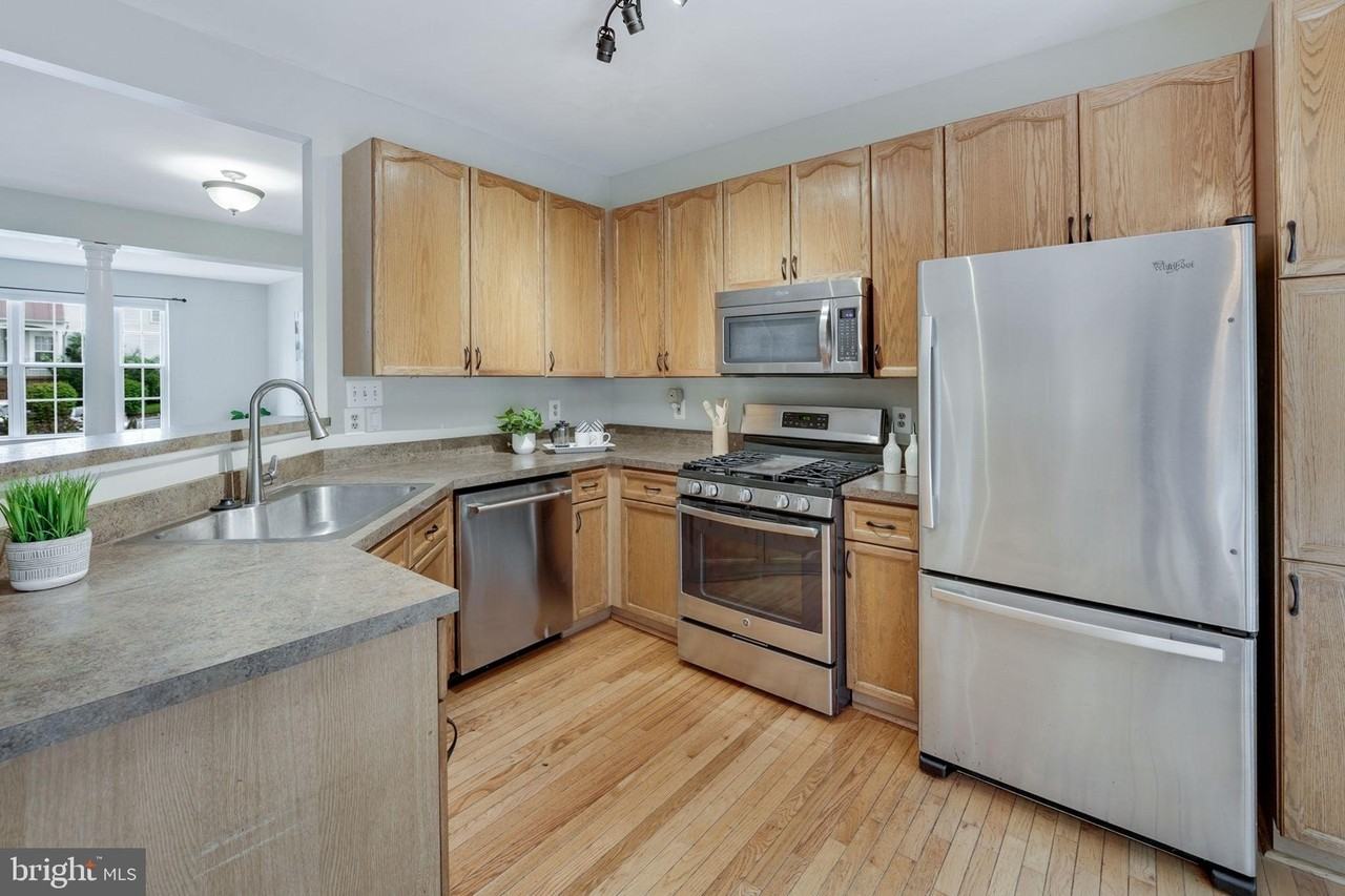 4888 Ebb Tide Ct - Photo 5 of 41