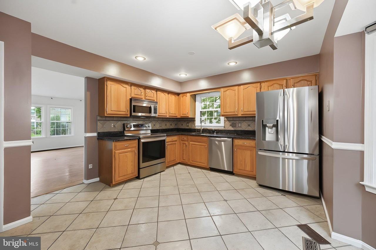 10212 Winged Elm Cir - Photo 2 of 24