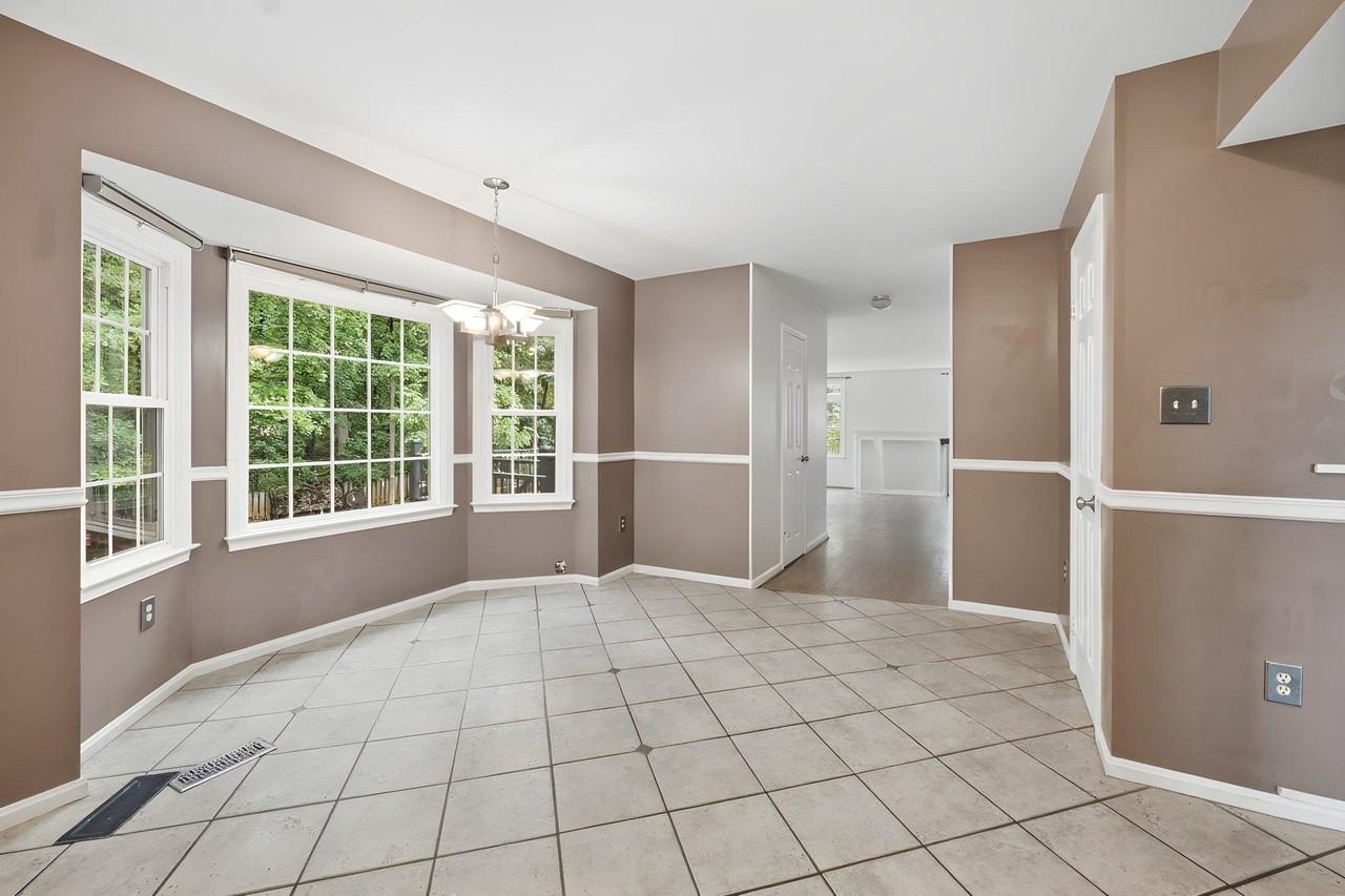 10212 Winged Elm Cir - Photo 3 of 24