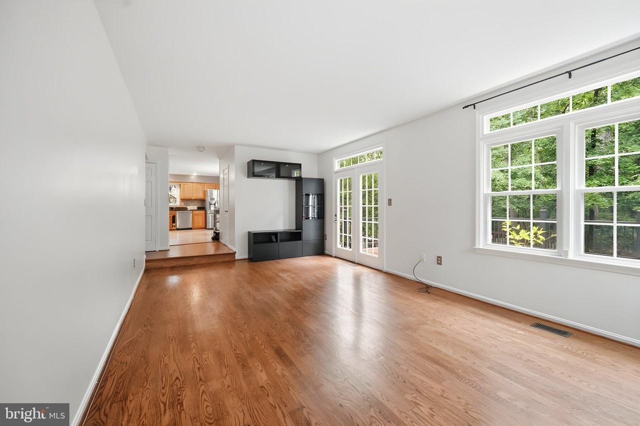 10212 Winged Elm Cir - Photo 4 of 24