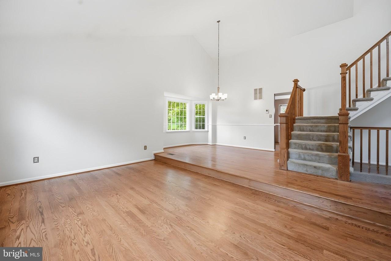 10212 Winged Elm Cir - Photo 6 of 24
