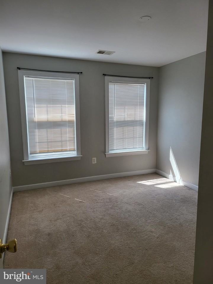 6161 Popes Creek Pl - Photo 7 of 23