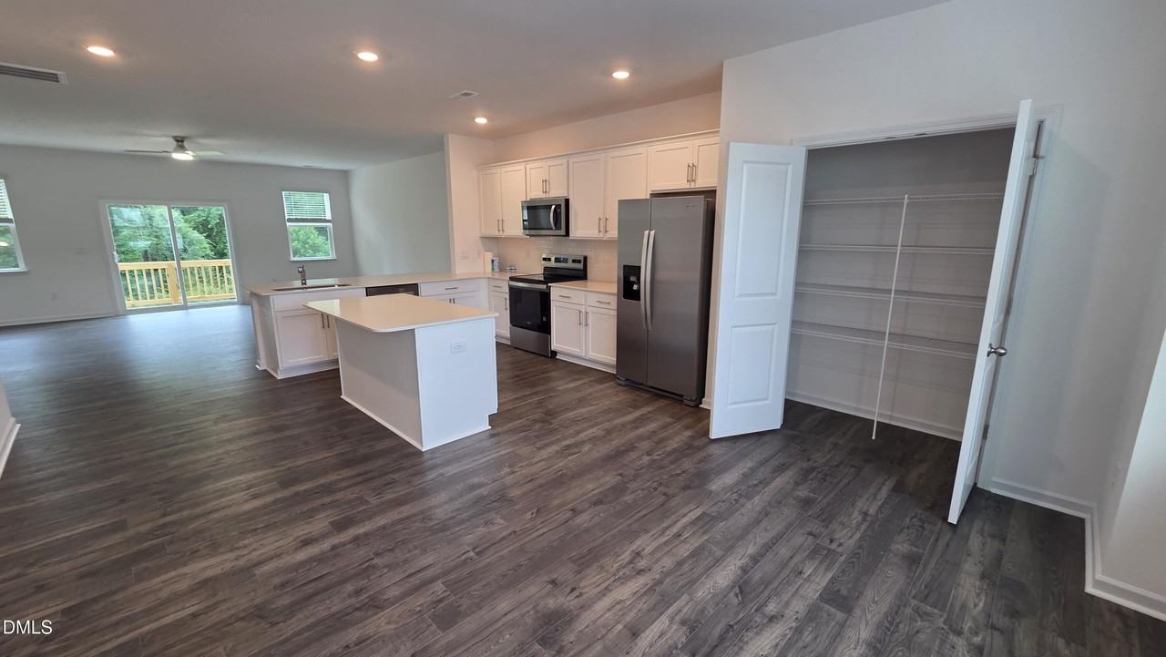803 Lucky Clover Way - Photo 6 of 20