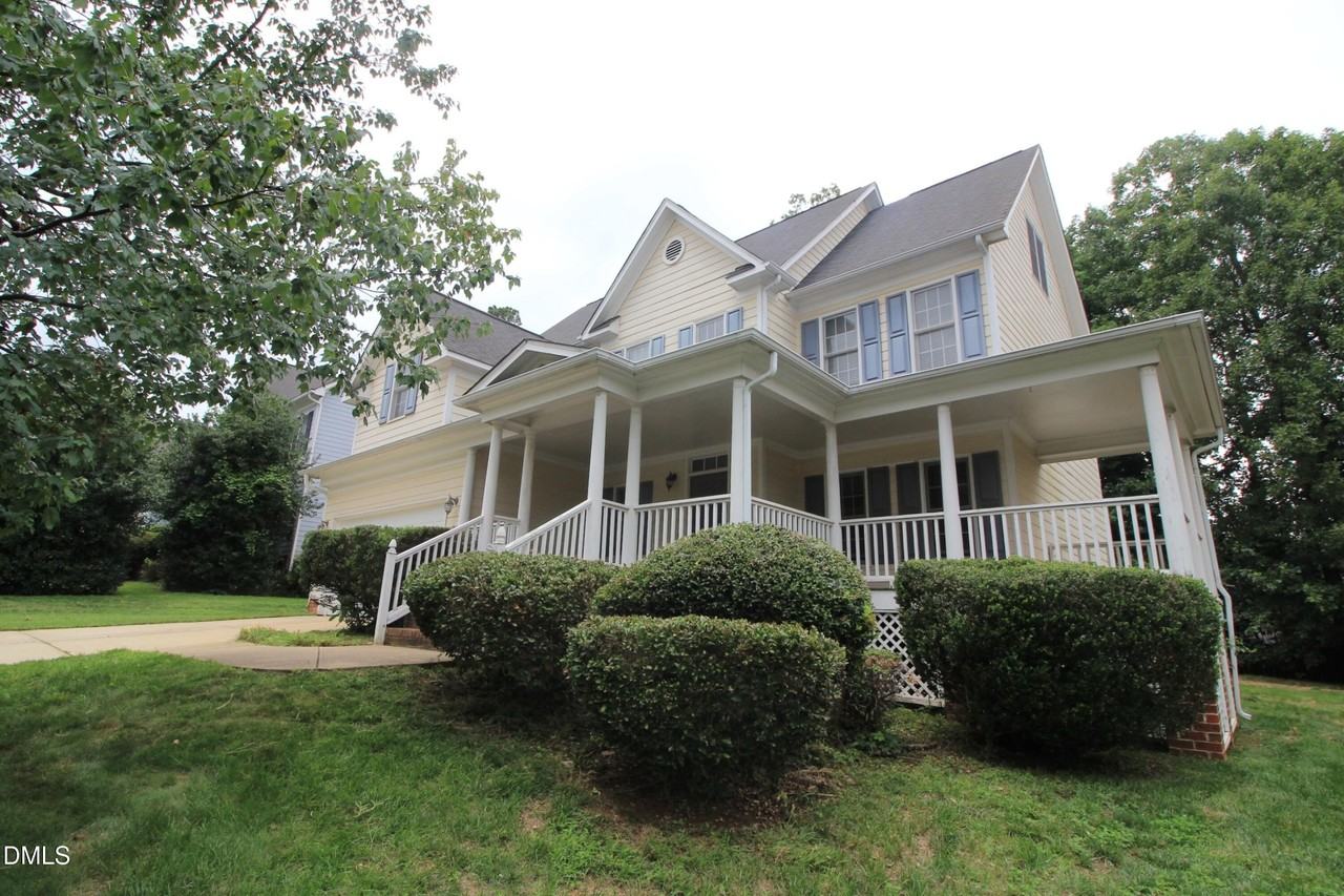 304 Peachtree Point Ct - Photo 2 of 25