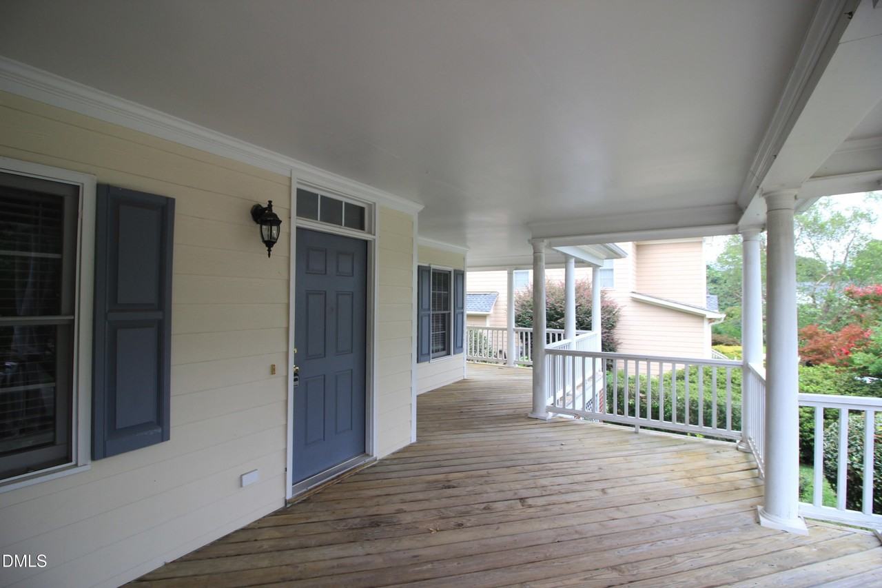 304 Peachtree Point Ct - Photo 3 of 25