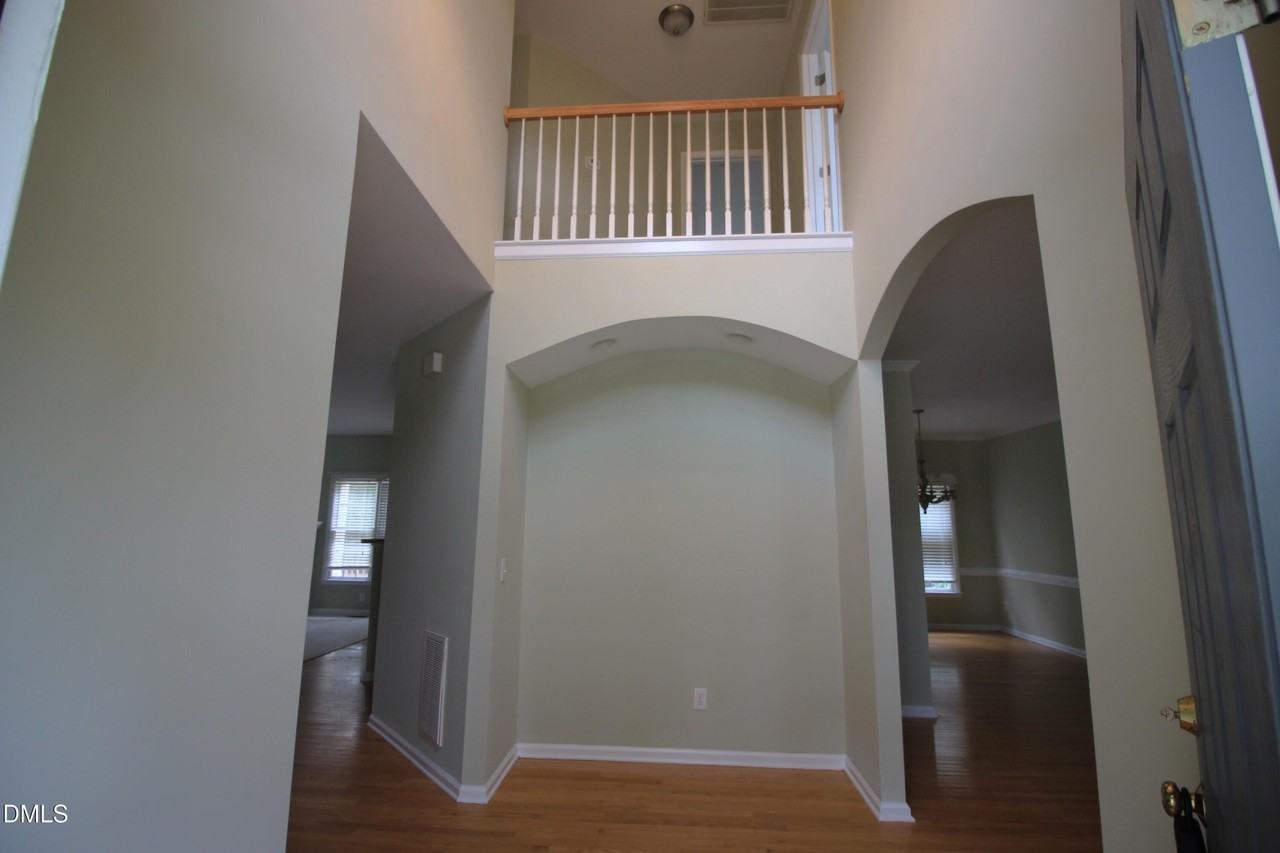 304 Peachtree Point Ct - Photo 4 of 25