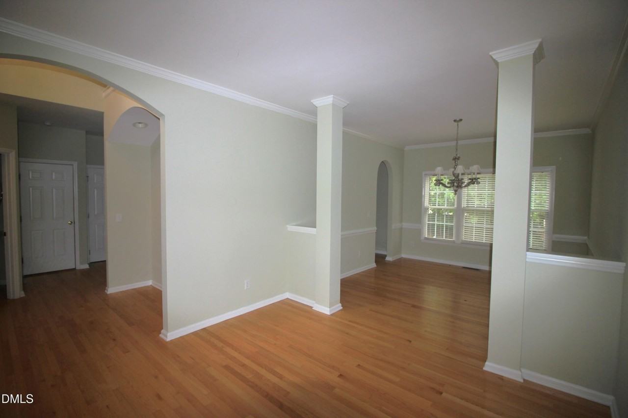 304 Peachtree Point Ct - Photo 5 of 25