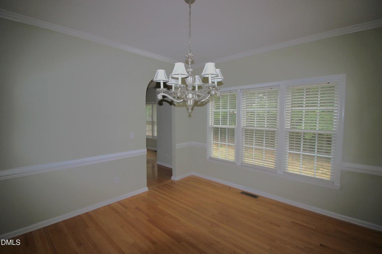 304 Peachtree Point Ct - Photo 6 of 25