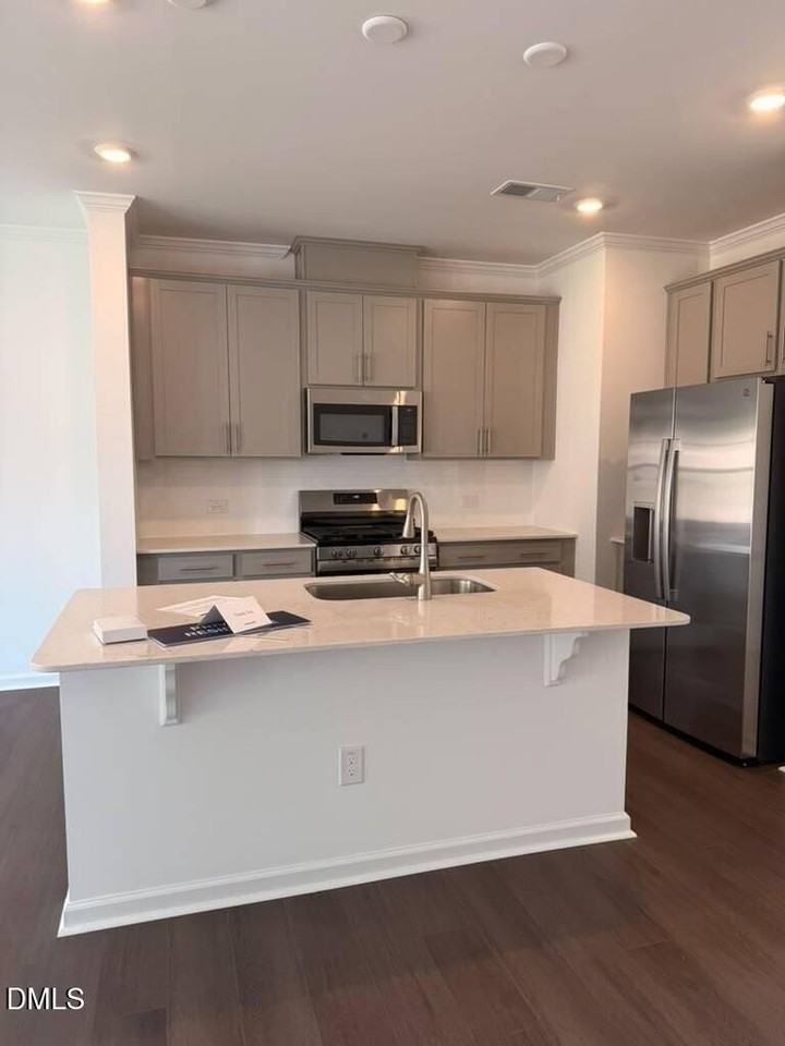553 Giovanni Dr - Photo 2 of 18