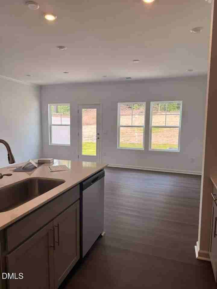 553 Giovanni Dr - Photo 3 of 18
