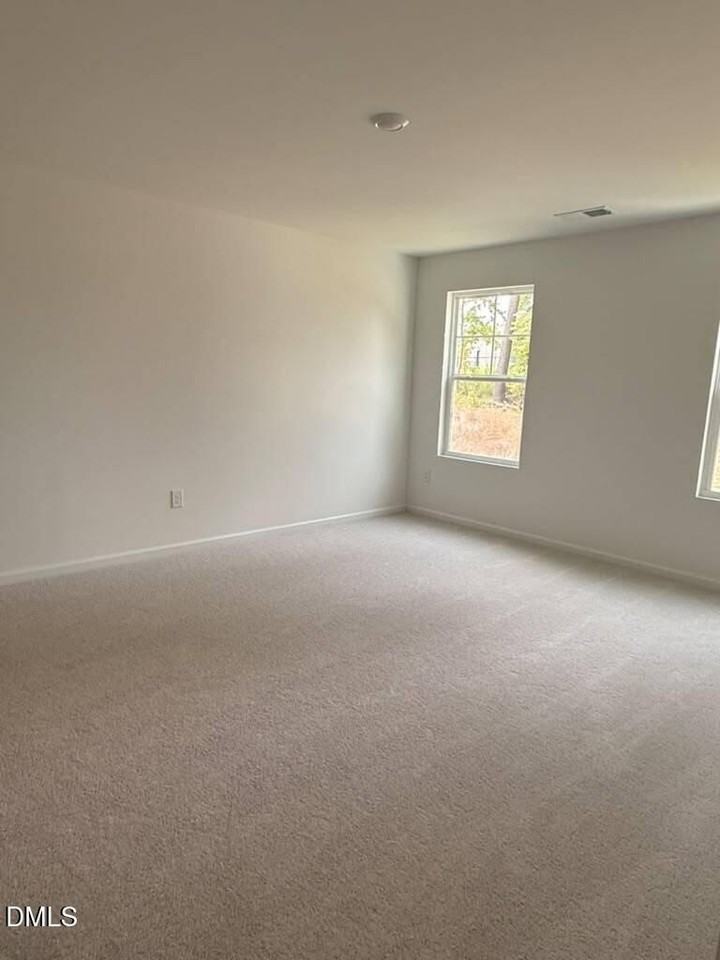 553 Giovanni Dr - Photo 7 of 18