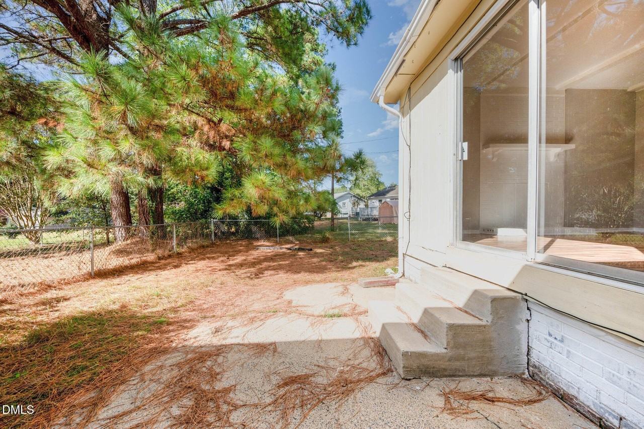 104 Deblyn Ct - Photo 3 of 11