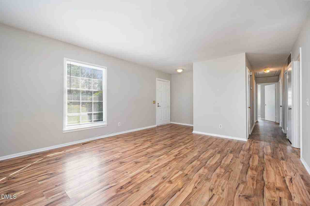 104 Deblyn Ct - Photo 5 of 11