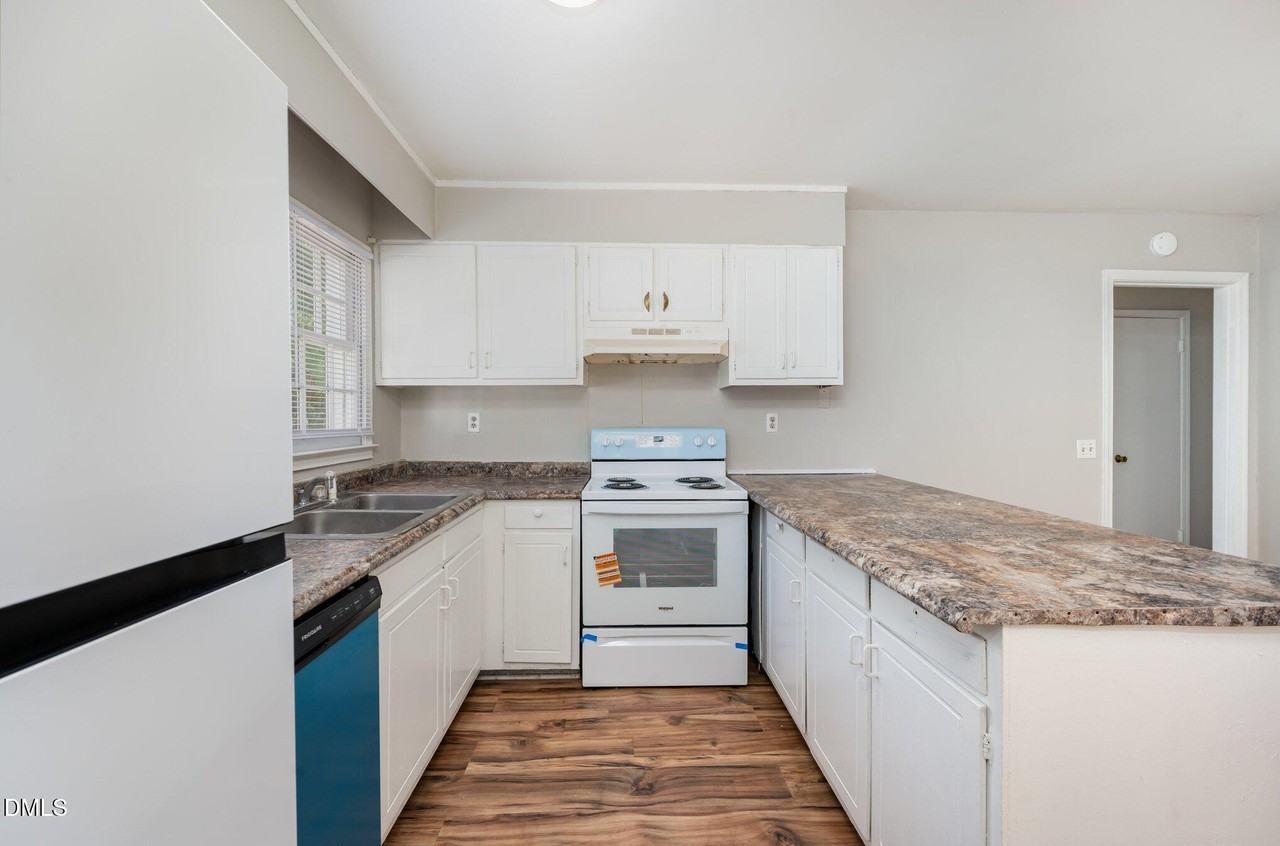 104 Deblyn Ct - Photo 6 of 11