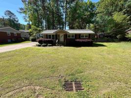 featured image of 207 W Boundary St