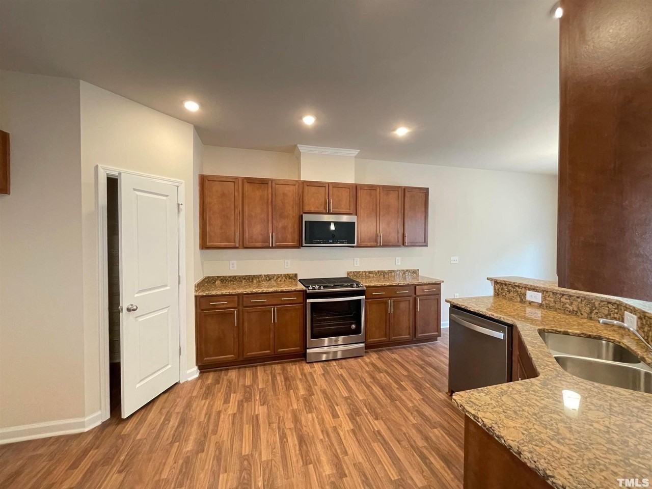 1230 Gemfor St - Photo 5 of 16