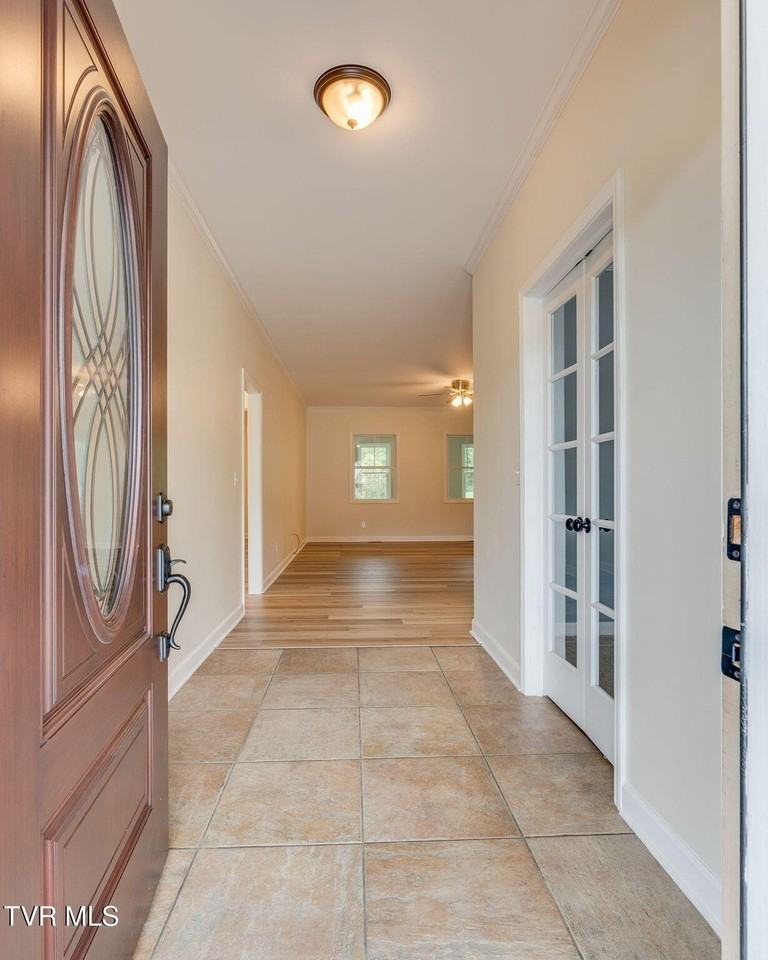 707 Victoria Lee Way - Photo 4 of 36
