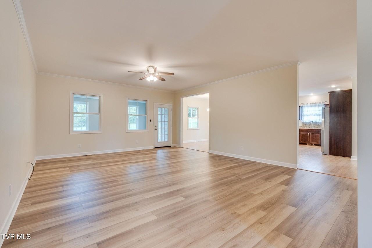707 Victoria Lee Way - Photo 7 of 36