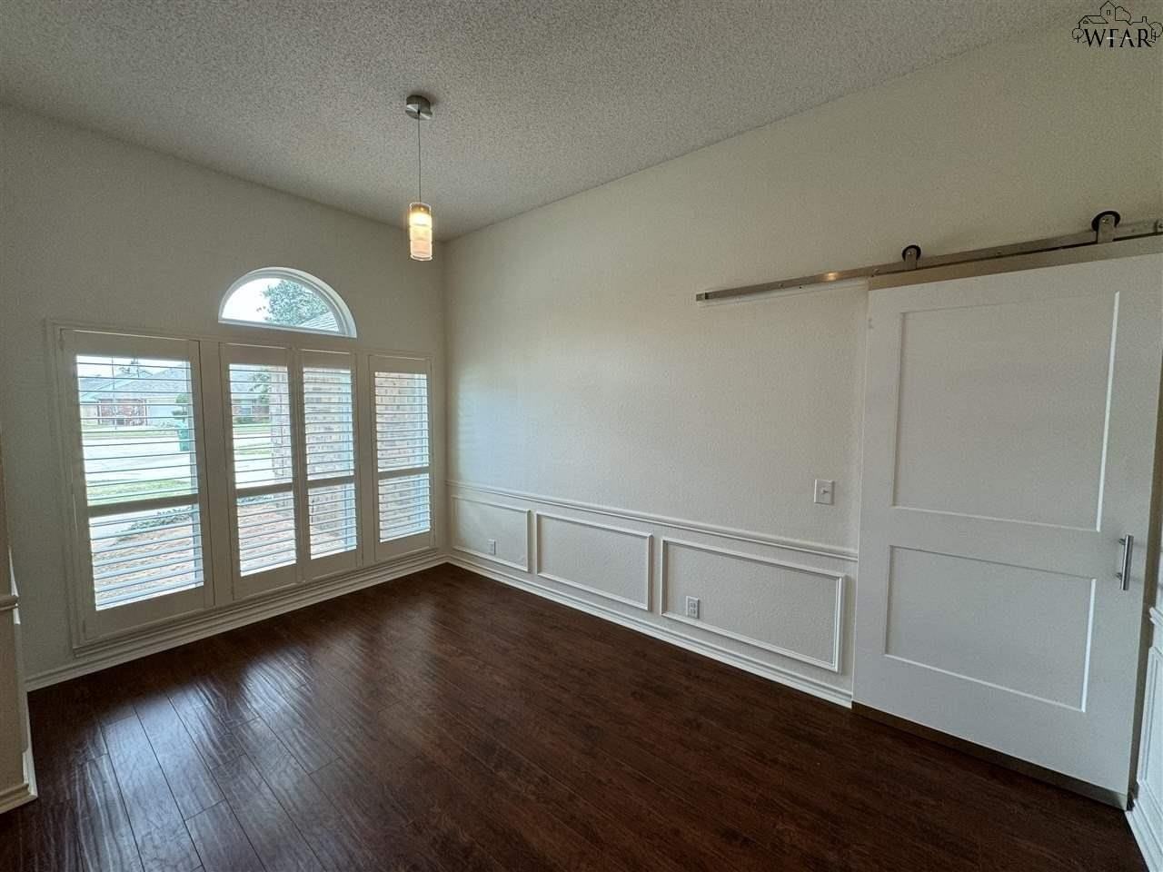 4845 Shenandoah Dr - Photo 2 of 16