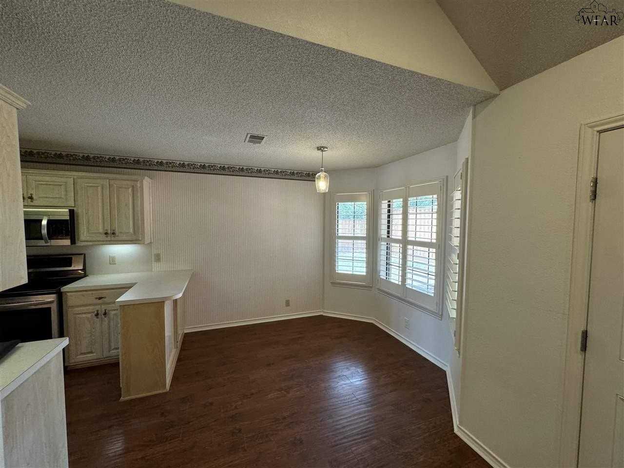 4845 Shenandoah Dr - Photo 4 of 16