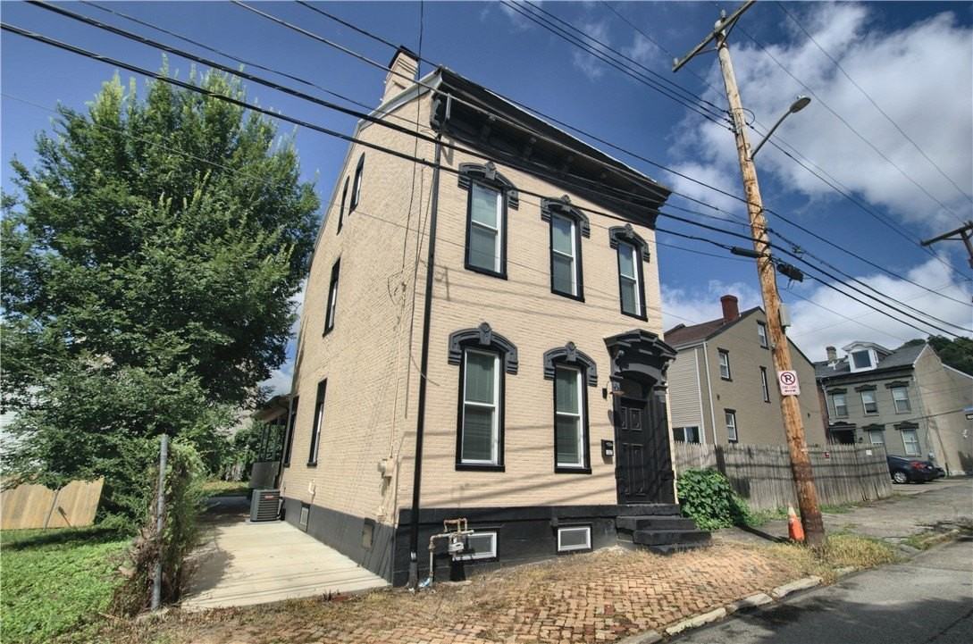 1327 Reddour St - Photo 2 of 27