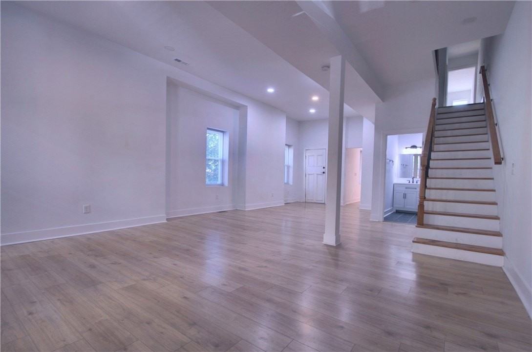 1327 Reddour St - Photo 3 of 27