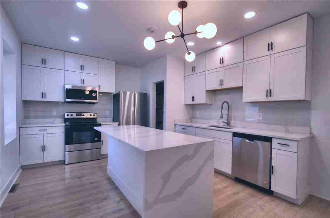 1327 Reddour St - Photo 7 of 27