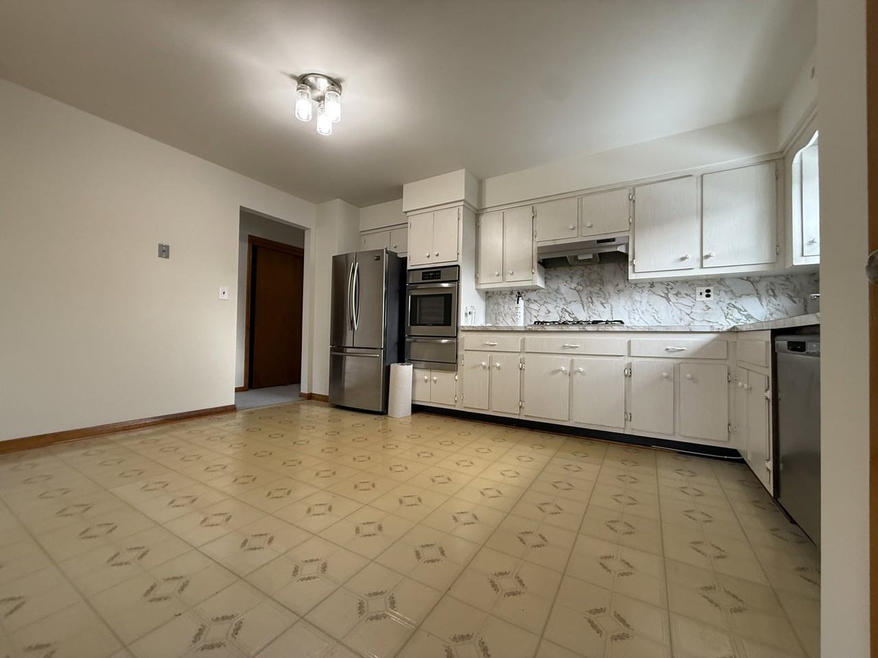 366 Wilson Ave #2 - Photo 4 of 8