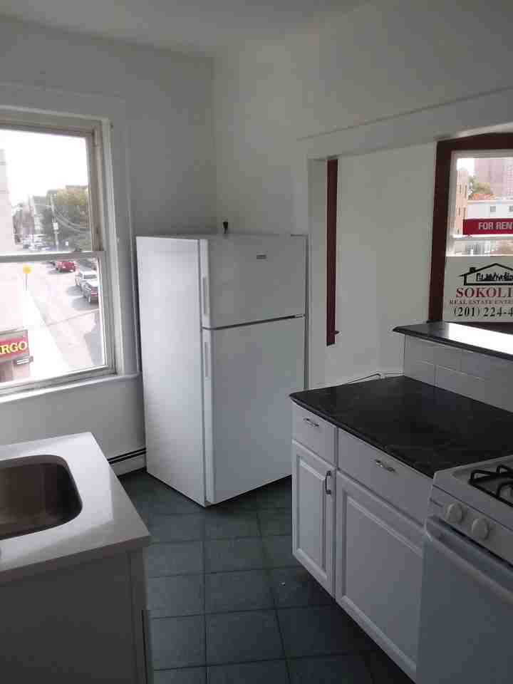 647 Anderson Ave - Photo 4 of 6