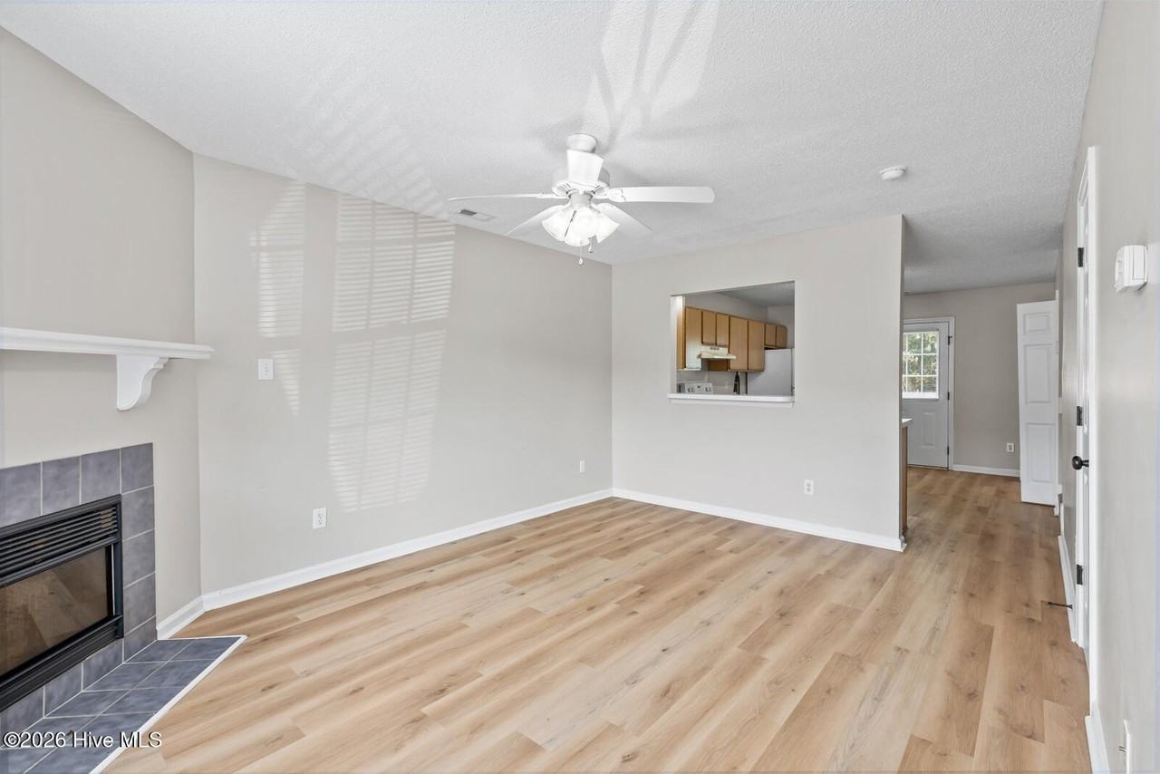 1095 W Pueblo Dr - Photo 3 of 17