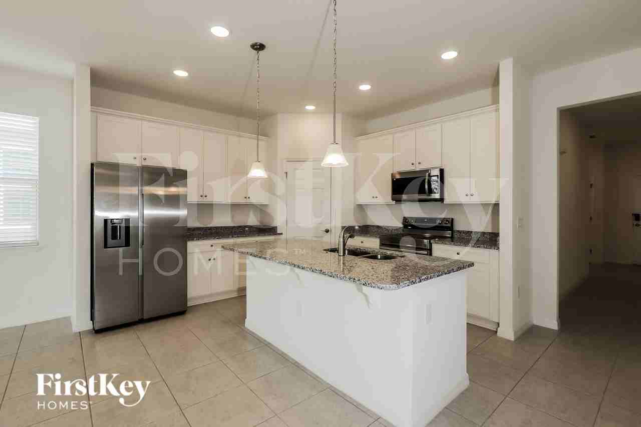 585 Crown Rose Dr - Photo 5 of 16