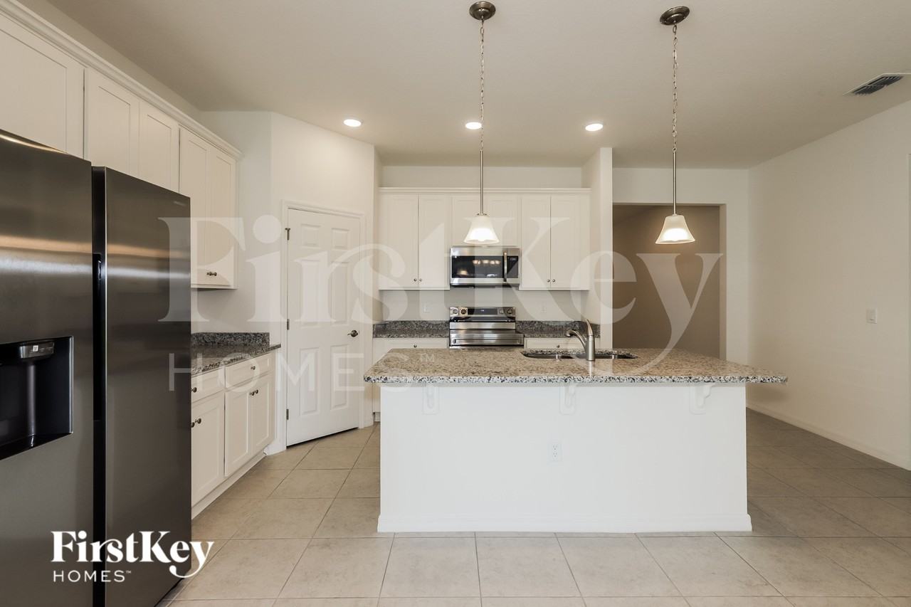585 Crown Rose Dr - Photo 6 of 16