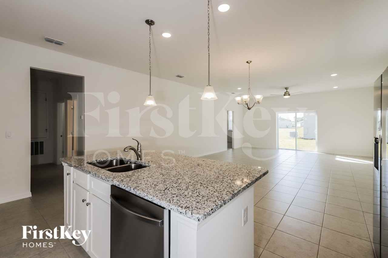 585 Crown Rose Dr - Photo 7 of 16