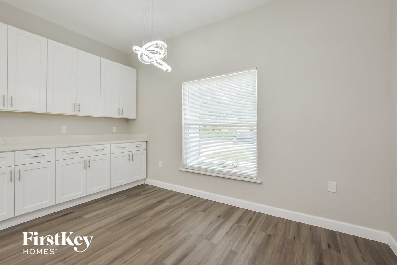 1175 Adams St - Photo 4 of 15