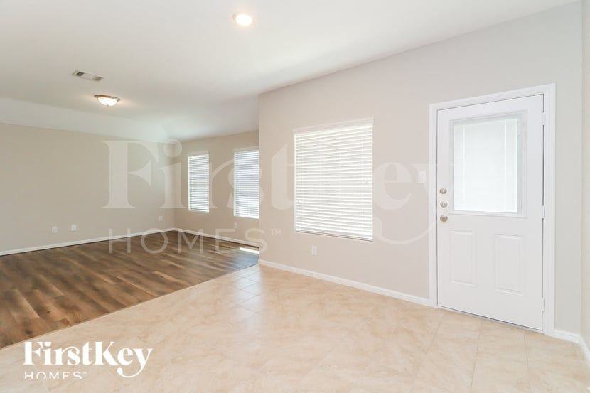 704 Walls Blvd - Photo 3 of 15